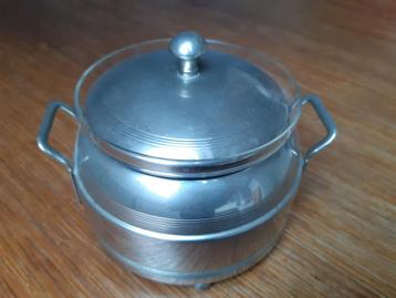 Rond busje met handvaten en dunne glazen inzet beschikbaar voor biedingen