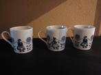 3 Witte Mokken met Blauwe Klederdracht Afbeeldingen, Huis en Inrichting, Keuken | Servies, Ophalen of Verzenden, Zo goed als nieuw