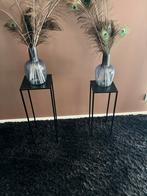 Action 2 zwarte standaarden en 2 blauwe vaasen+ pauwenver, Huis en Inrichting, Ophalen, Zo goed als nieuw