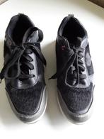 Mooi sneakers bewerkt met bont, 35 zwart
Leuke details!, Kleding | Dames, Verzenden, Zwart, Sneakers of Gympen, Gedragen