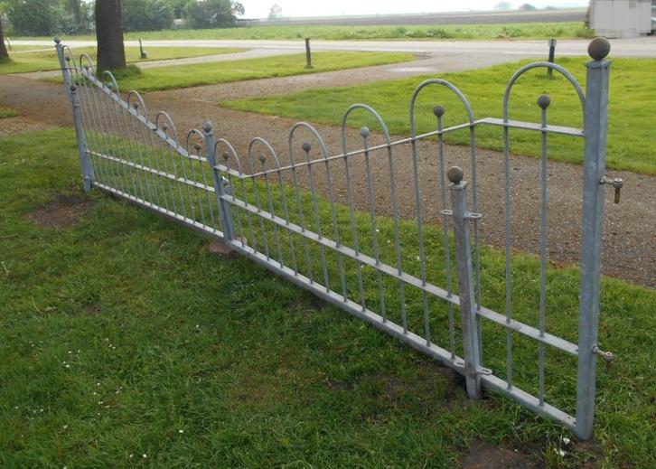 Sierlijk hekwerk+poort+palen. totaal  21 meter, Tuin en Terras, Tuinhekken en Hekwerk, Gebruikt, Sierhekwerk, IJzer, Met poort