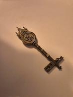 Grand hotel conciërge sleutel  (niet de magneet), Verzamelen, Efteling, Ophalen of Verzenden, Button of Speldje