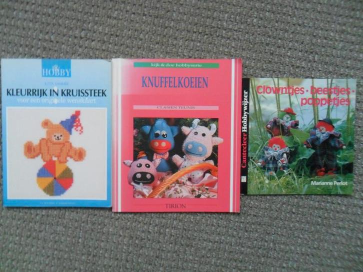 Hobbyboekjes: kaarten, knuffels, poppen (5 stuks), Hobby en Vrije tijd, Borduren en Borduurmachines, Zo goed als nieuw, Overige typen