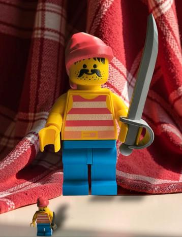 Mega maxi figure van een vintage lego Pirates pirate  beschikbaar voor biedingen