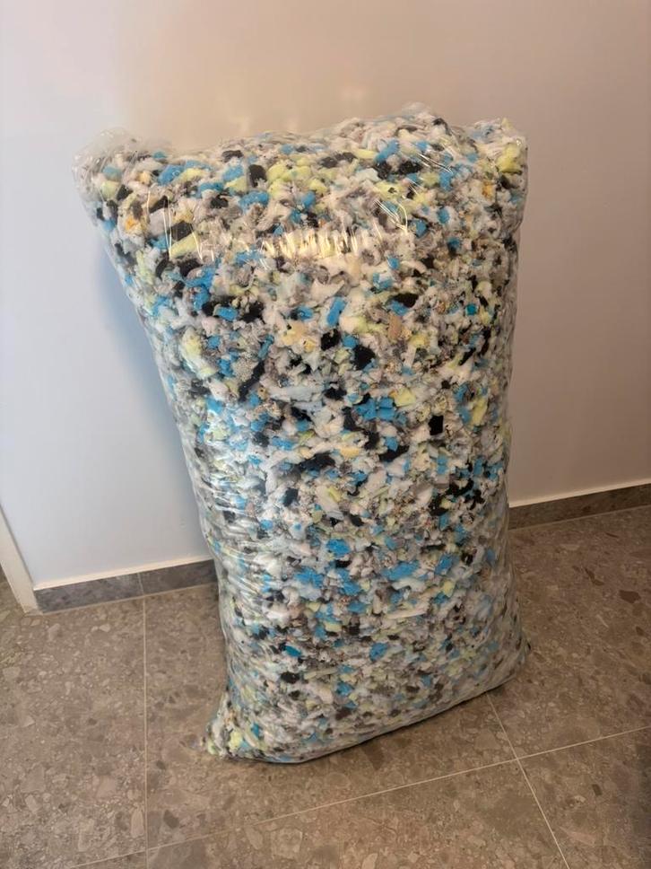 Kussen of zitzak vulling schuimrubber vlokken 5 kilo/200 lit, Hobby en Vrije tijd, Naaien en Fournituren, Nieuw, Ophalen