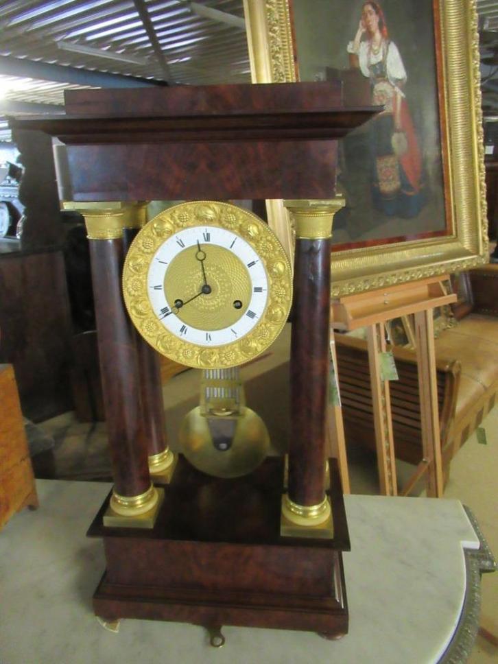 Oer 11379 ANTIEKE mahonie wortel kolomklok (ca. 1830), Antiek en Kunst, Antiek | Klokken, Ophalen