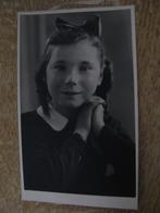 Vintage portret foto kind meisje 7, Verzamelen, Foto's en Prenten, 1940 tot 1960, Foto, Zo goed als nieuw, Kind