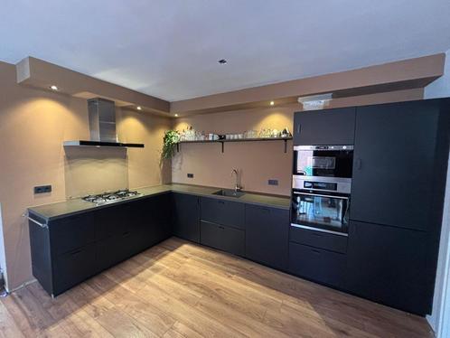Moderne mat zwarte hoekkeuken -GEDEMONTEERD, Huis en Inrichting, Keuken | Complete keukens, Zo goed als nieuw, Hoekkeuken, Zwart