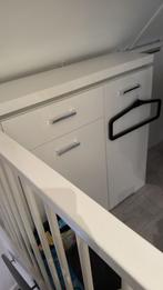 Gratis.  hoogglans wit kastje, Ophalen, Zo goed als nieuw