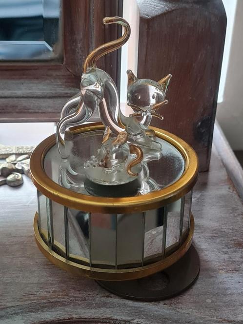 Muziek doosje met glazen kat en muis/ speelt memory af, Antiek en Kunst, Curiosa en Brocante, Ophalen of Verzenden