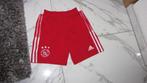 152 AJAX broek rood, Ophalen of Verzenden, Zo goed als nieuw, Jongen, Sport- of Zwemkleding