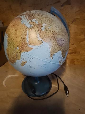 Lamp wereldbol  beschikbaar voor biedingen