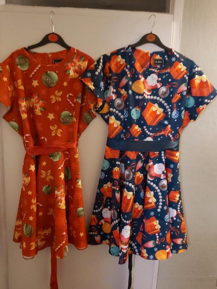 kledingverhuur - kerstjurk  - toneel - dans -kerst, Kleding | Dames, Jurken, Zo goed als nieuw, Maat 38/40 (M), Blauw, Boven de knie