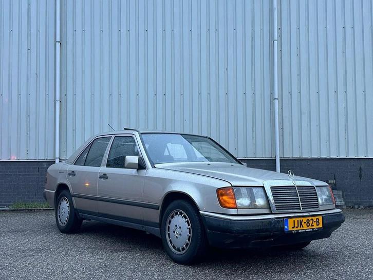 Mercedes-Benz 200-500 (W124) 230 E, Auto's, Mercedes-Benz, Bedrijf, Te koop, 200-Serie, Benzine, Sedan, Handgeschakeld, Geïmporteerd