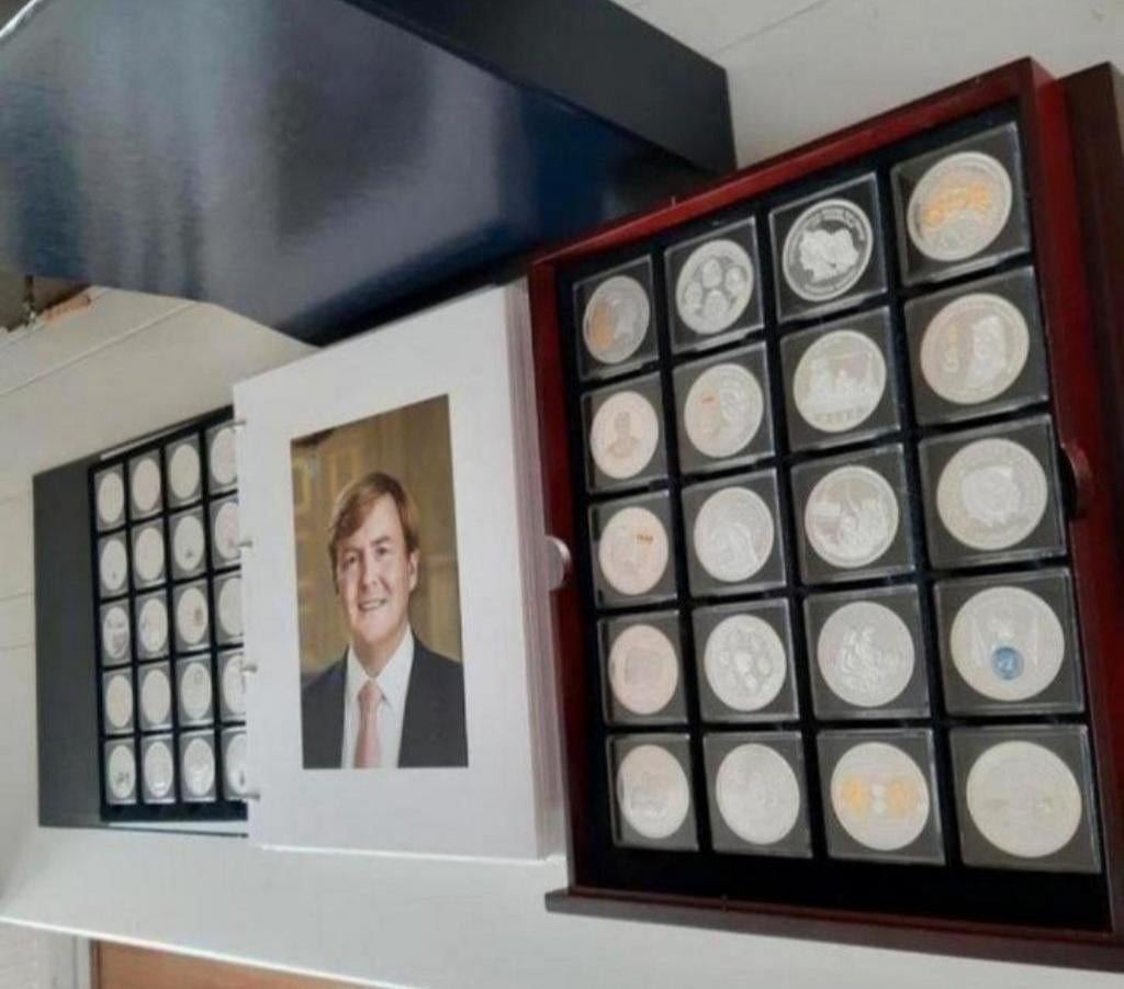 VORSTENHUIS EDEL COLLECTIE ZWAAR VERZILVERD KAVEL NR 155, Postzegels en Munten, Verzenden, Koningin Beatrix, Overige waardes