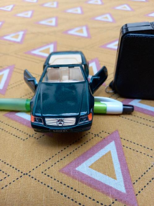 Mercedes SL 500 van MAISTO., Hobby en Vrije tijd, Modelauto's | Overige schalen, Gebruikt, Auto, Ophalen of Verzenden