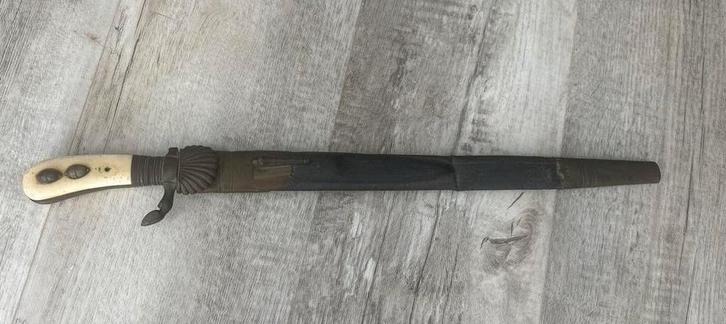 Antiek Indonesisch Mes met Schede, Antiek en Kunst, Antiek | Overige Antiek, Ophalen of Verzenden