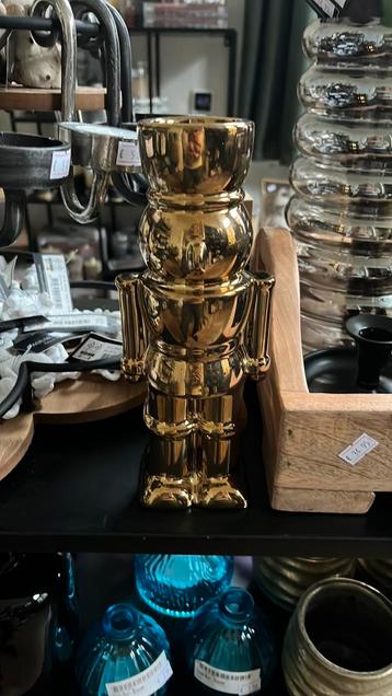 Vaas Notenkraker beschikbaar voor biedingen