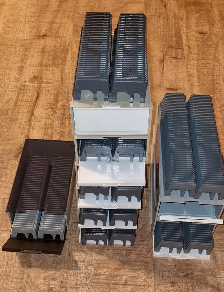Diaboxen met sledes - Uitstekende staat!, Audio, Tv en Foto, Diaprojectors, Gebruikt, Ophalen of Verzenden