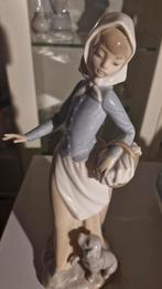 NAO Porseleinen Beeldje - 27 cm, Ophalen of Verzenden, Zo goed als nieuw, Mens