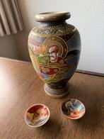 Japanse satsuma vaas en twee sake kommetjes, Ophalen