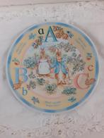 Beatrix Potter - Peter Rabbit - Wedgwood - mooi A B C bordje, Antiek en Kunst, Antiek | Servies los, Ophalen of Verzenden