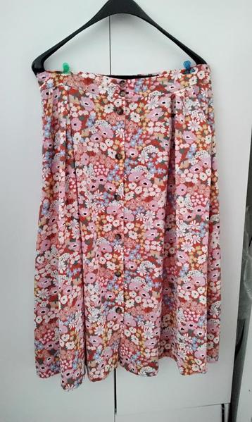 Lange Damesrok Roze en Bloemen Maat L merk Monki beschikbaar voor biedingen
