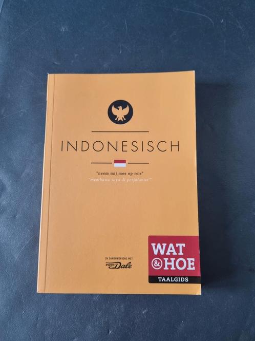 Indonesisch taalgids - Van Dale & Wat & Hoe, Boeken, Woordenboeken, Zo goed als nieuw, Nederlands, Van Dale, Ophalen of Verzenden