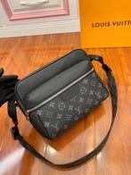Louis Vuitton Outdoor Messenger Bag + NFC | Nieuw In Doos |, Sieraden, Tassen en Uiterlijk, Tassen | Schoudertassen, Nieuw, Overige merken