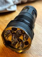 NITECORE TINY MONSTER TM 15 zaklamp LED, Caravans en Kamperen, Zaklampen, Ophalen of Verzenden, Zo goed als nieuw, Batterij