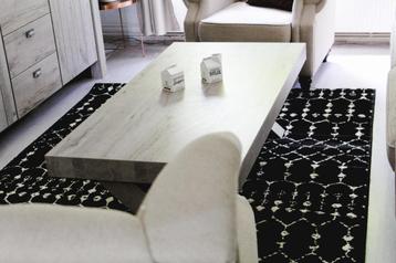 Vloerkleed zwart wit groot in verpakking bewaard beschikbaar voor biedingen