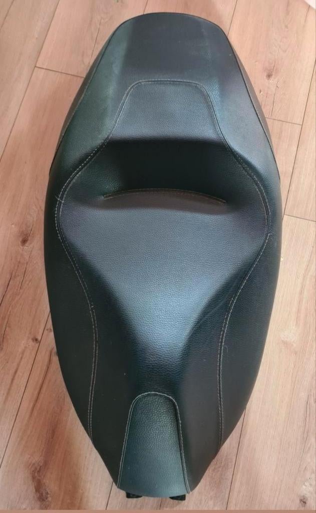 Piaggio Beverly 350 buddy zadel €125, Motoren, Tuning en Styling, Ophalen of Verzenden