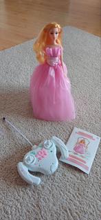 Barbie zingt en danst met afst bediening., Ophalen, Zo goed als nieuw, Barbie