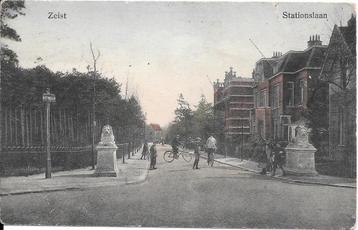 Zeist, Stationslaan met Leeuwen t.o. Stationsplein. 1920 beschikbaar voor biedingen