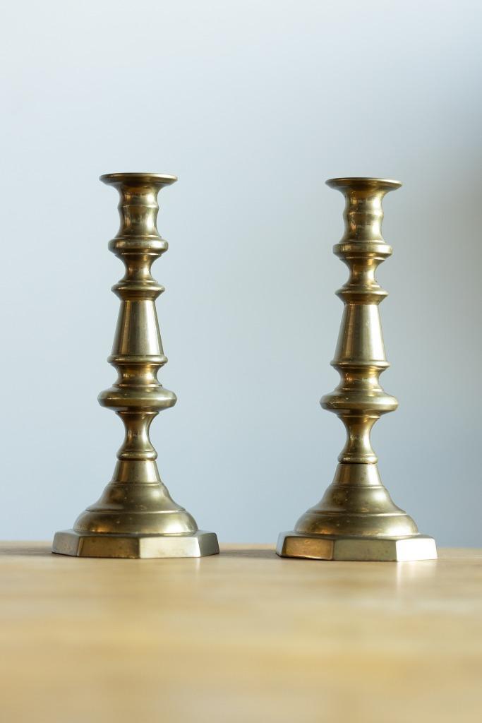 Set van twee antieke bronzen zware kandelaars, Antiek en Kunst, Antiek | Kandelaars, Koper of Brons, Ophalen of Verzenden