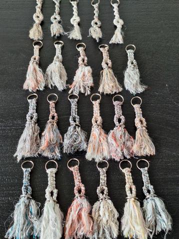 Te koop zelfgemaakte sleutelhangers. beschikbaar voor biedingen