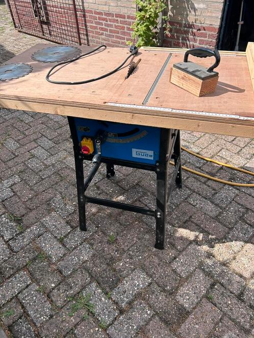 Gude zaagtafel op poten., Doe-het-zelf en Verbouw, Gereedschap | Zaagmachines, Gebruikt, Cirkelzaag, 1200 watt of meer, 30 tot 70 mm