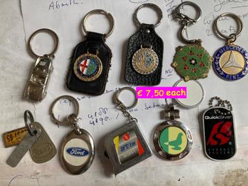 Diverse sleutelhangers auto beschikbaar voor biedingen
