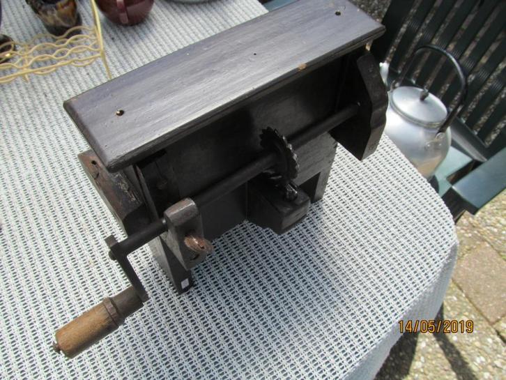 Antiek houten Bonen molen, Antiek en Kunst, Antiek | Gereedschap en Instrumenten, Ophalen of Verzenden