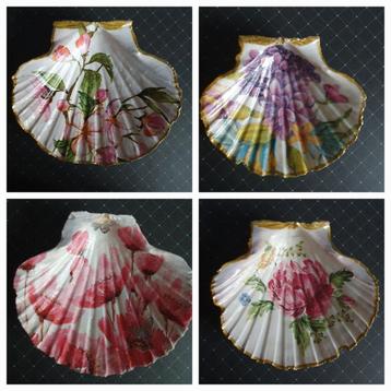 Decoratieve Sint Jacobsschelpen met Bloemen beschikbaar voor biedingen