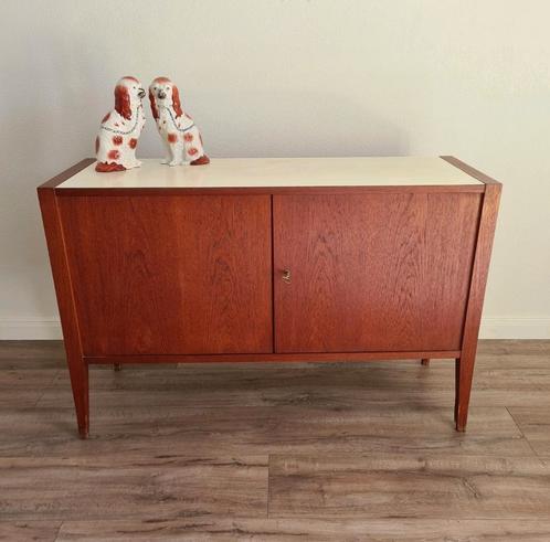 Vintage retro kast dressoir wandkast kastje teak hout mcm, Huis en Inrichting, Kasten | Dressoirs, Zo goed als nieuw, 25 tot 50 cm