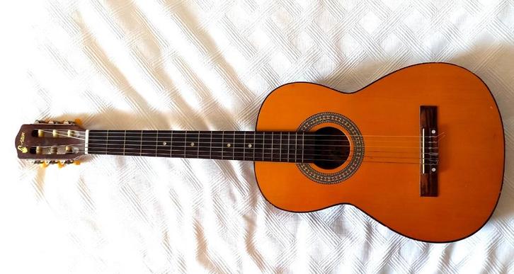 Vintage akoestische gitaar van  "Audition", Muziek en Instrumenten, Snaarinstrumenten | Gitaren | Akoestisch, Gebruikt, Klassieke of Spaanse gitaar