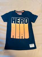 Vingino donker blauw t-shirt met oranje opdruk maat 4/104, Kinderen en Baby's, Kinderkleding | Maat 104, Gebruikt, Verzenden, Vingino