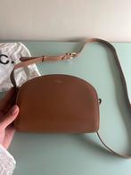 APC tas demi lune mini, Sieraden, Tassen en Uiterlijk, Tassen | Damestassen, Ophalen of Verzenden, Zo goed als nieuw, Bruin