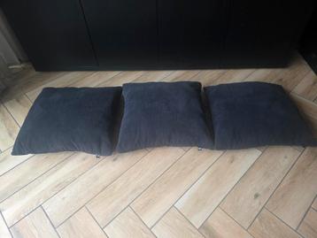 3 grote zwarte kussens 60x60 beschikbaar voor biedingen