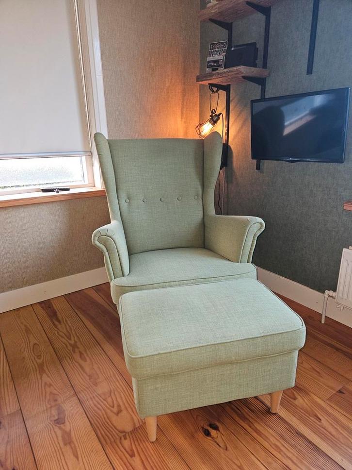 Groene Ikea Strandmon fauteuil met voetenbank, Huis en Inrichting, Fauteuils, Zo goed als nieuw, Stof, 50 tot 75 cm, 75 tot 100 cm