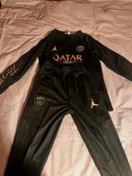 PSG Trainingspak Maat M - Valt Klein, Maat 48/50 (M), Nieuw, Ophalen of Verzenden, Voetbal