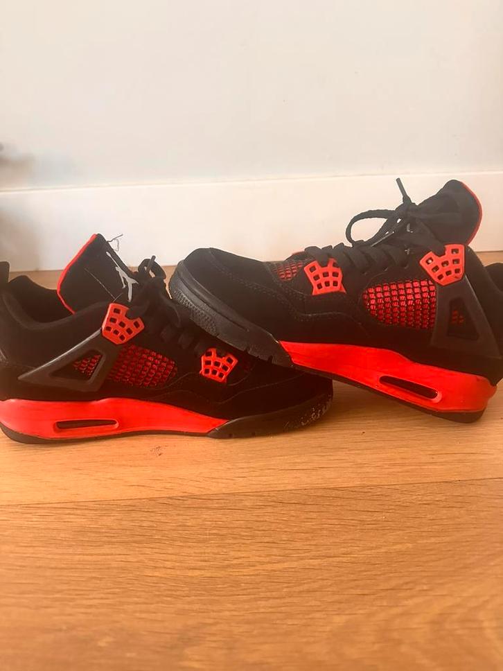 Jordan 4 Thunder Red maat 41 | in topstaat!, Kleding | Heren, Schoenen, Zo goed als nieuw, Zwart, Ophalen of Verzenden