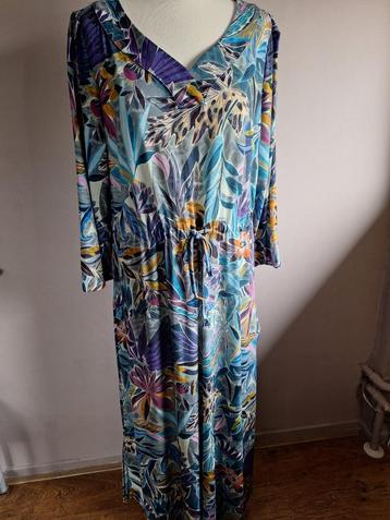 Nieuwe lange kleurrijke stretch jurk print van Chris, L/XL beschikbaar voor biedingen