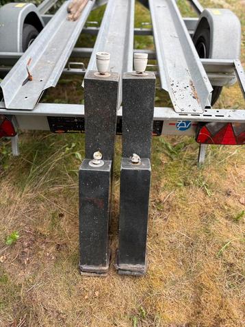 Marmeren pilaren tuin (verlichting) 4x beschikbaar voor biedingen